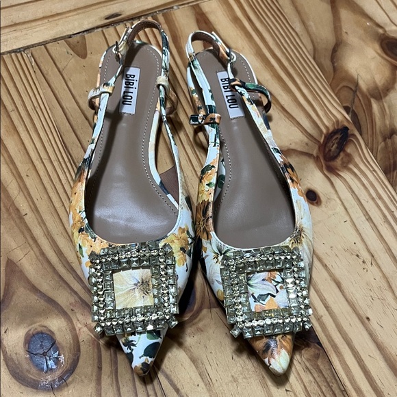 Anthropologie Bibi Lou Floral Pointed Slingback  with Gold Crystal Buckle - Picture 2 of 15